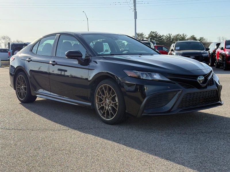 Toyota Camry Vehicle Full-screen Gallery Image 8