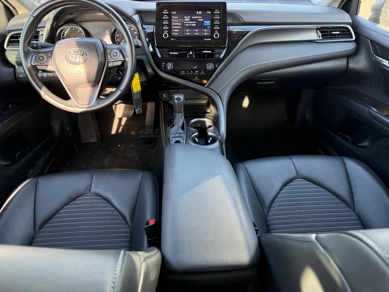 Toyota Camry Vehicle Full-screen Gallery Image 11