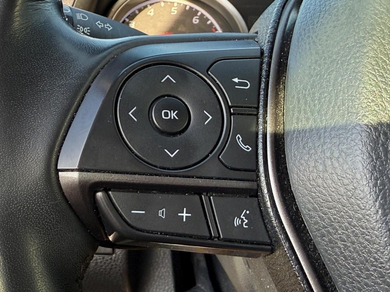 Toyota Camry Vehicle Full-screen Gallery Image 13