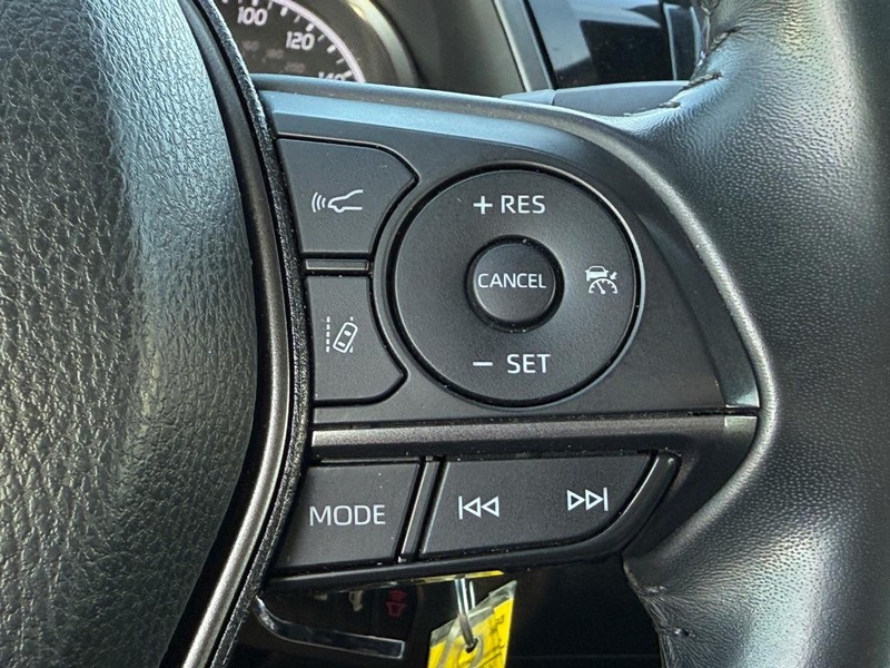 Toyota Camry Vehicle Full-screen Gallery Image 14