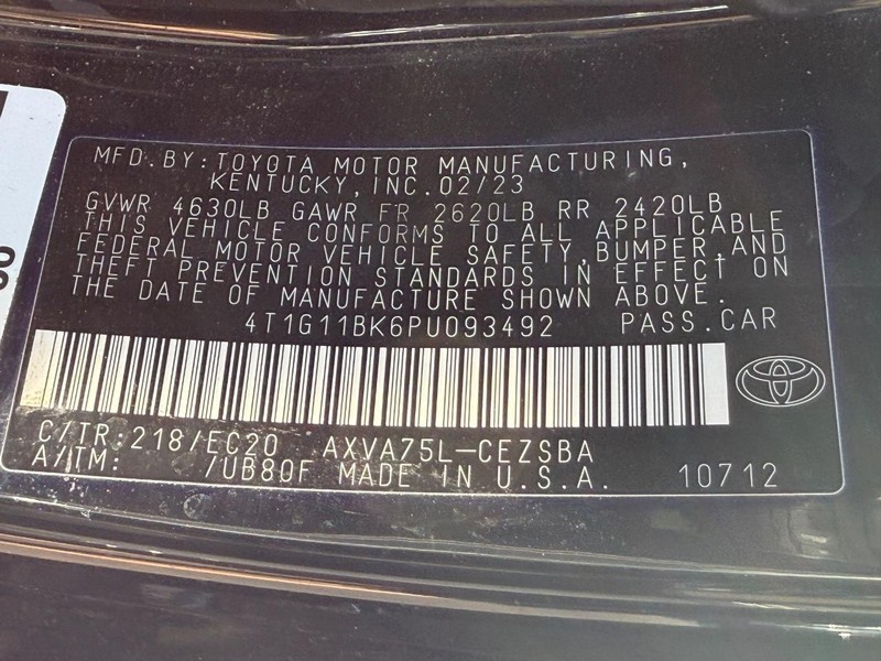 Toyota Camry Vehicle Full-screen Gallery Image 23