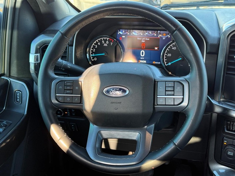 Ford F-150 Vehicle Full-screen Gallery Image 13