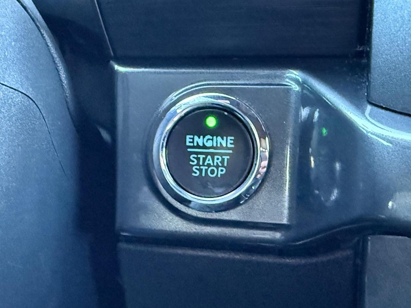 Ford F-150 Vehicle Full-screen Gallery Image 16