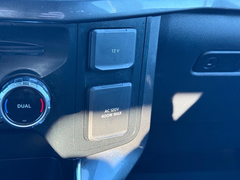 Ford F-150 Vehicle Full-screen Gallery Image 21