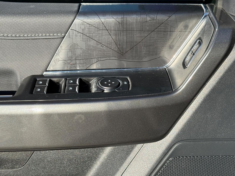 Ford F-150 Vehicle Full-screen Gallery Image 26