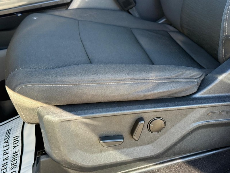 Ford F-150 Vehicle Full-screen Gallery Image 27