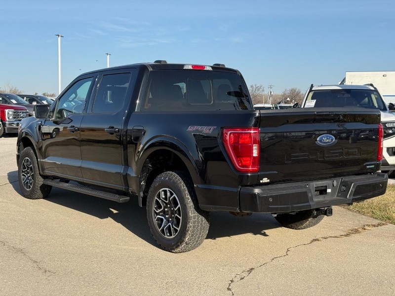 Ford F-150 Vehicle Full-screen Gallery Image 3
