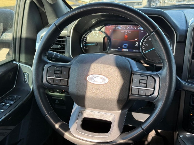 Ford F-150 Vehicle Full-screen Gallery Image 12