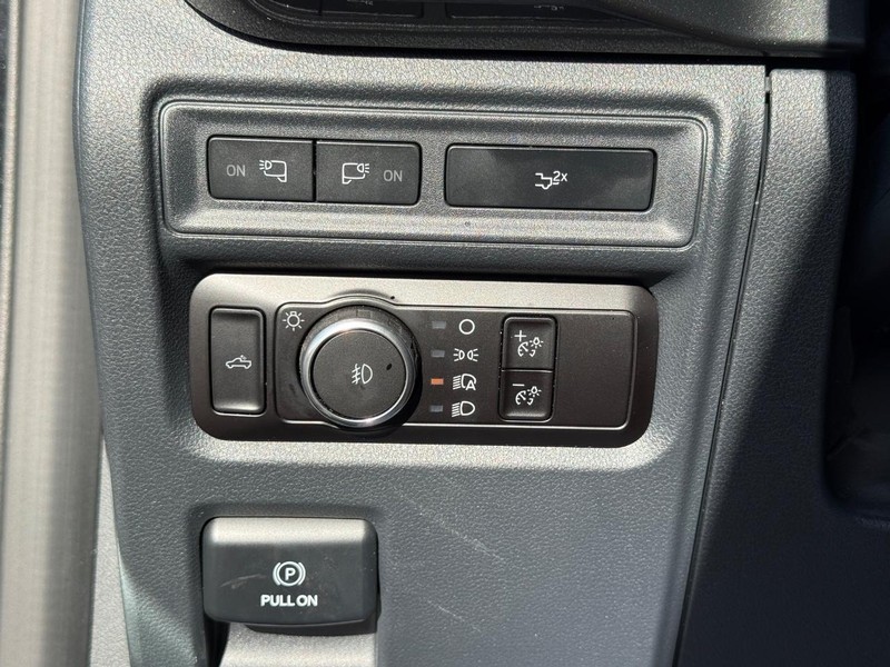 Ford F-150 Vehicle Full-screen Gallery Image 24