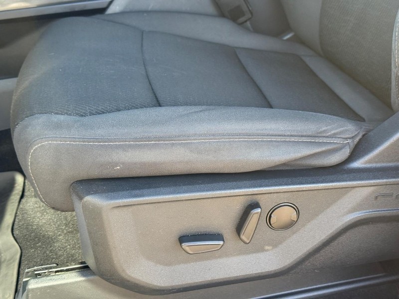 Ford F-150 Vehicle Full-screen Gallery Image 26