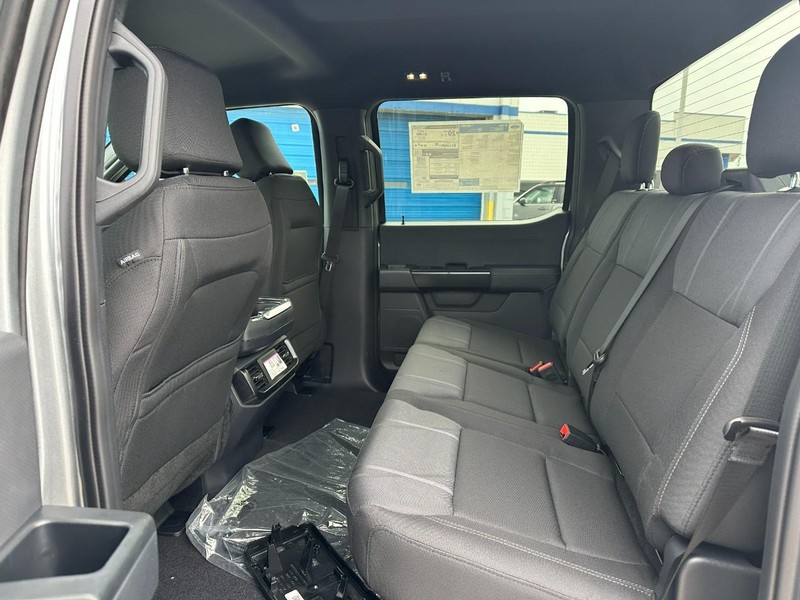 Ford F-150 Vehicle Full-screen Gallery Image 4