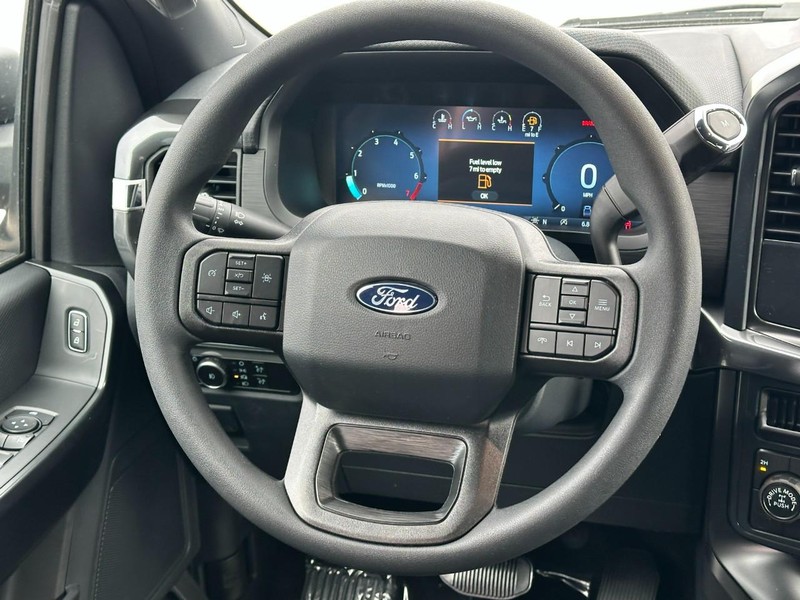Ford F-150 Vehicle Full-screen Gallery Image 6
