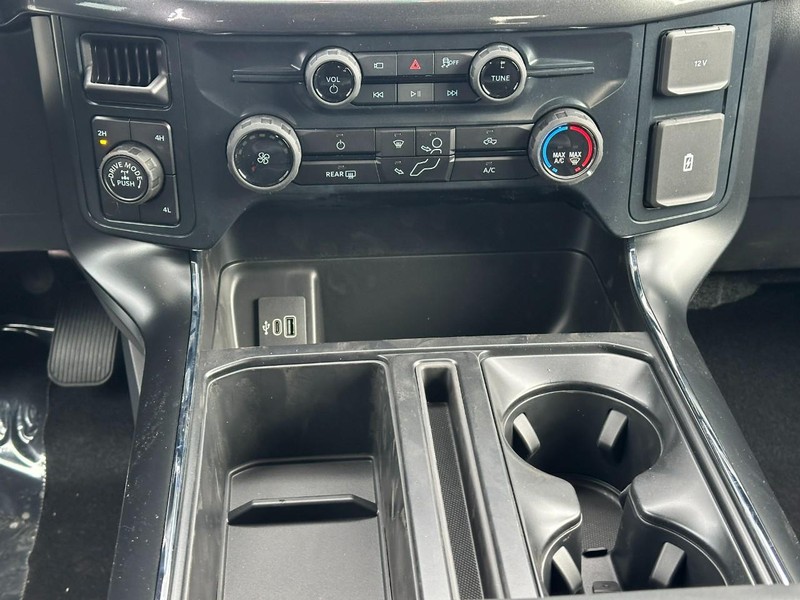 Ford F-150 Vehicle Full-screen Gallery Image 8