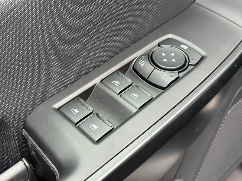 Ford F-150 Vehicle Full-screen Gallery Image 9