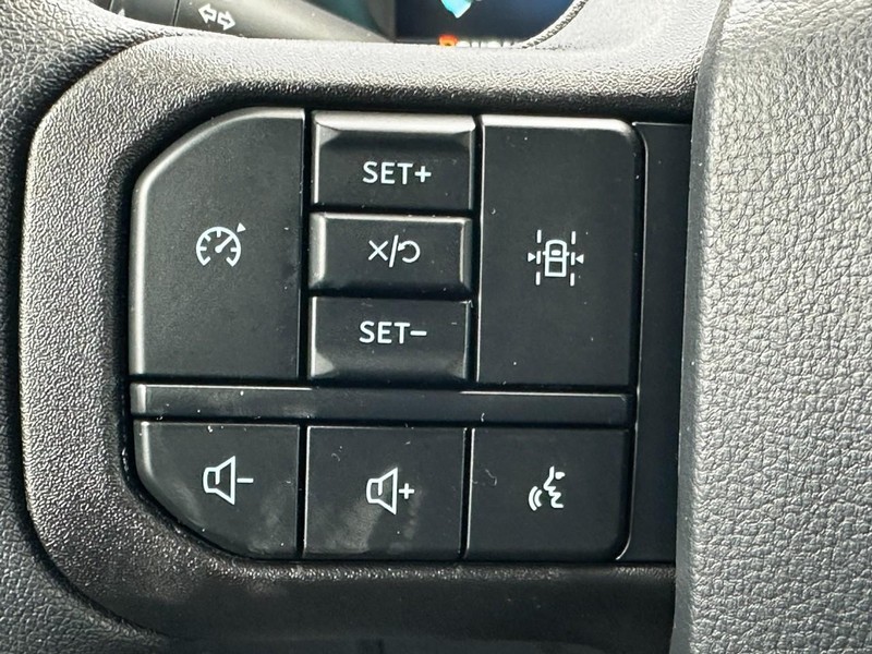 Ford F-150 Vehicle Full-screen Gallery Image 11