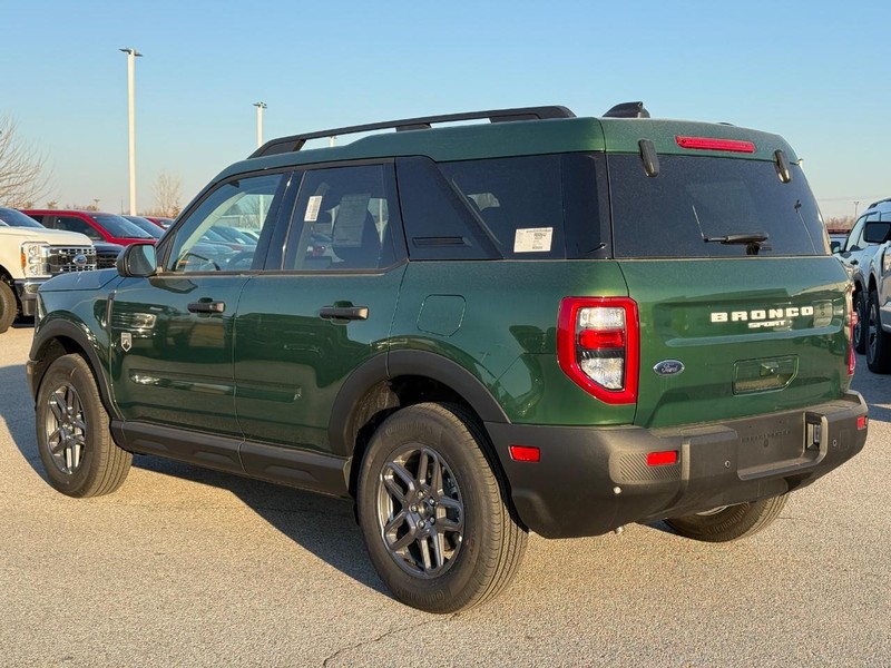 Ford Bronco Sport Vehicle Full-screen Gallery Image 3
