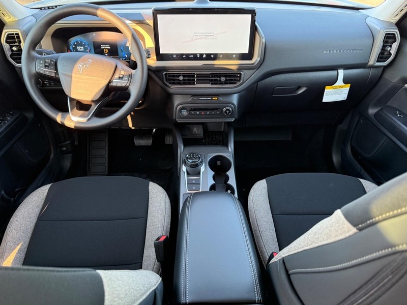 Ford Bronco Sport Vehicle Full-screen Gallery Image 6