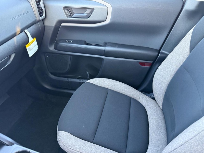 Ford Bronco Sport Vehicle Full-screen Gallery Image 14