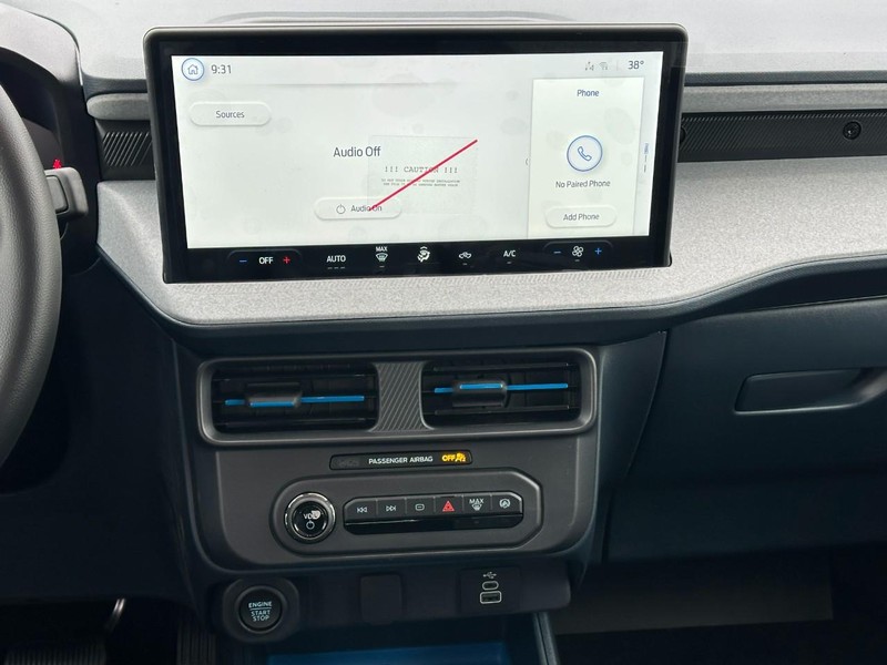 Ford Maverick Vehicle Full-screen Gallery Image 7