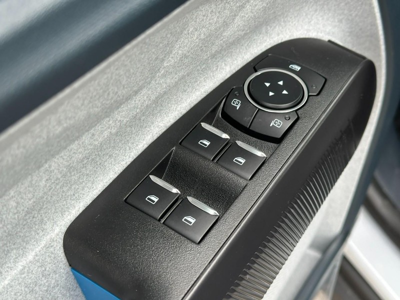 Ford Maverick Vehicle Full-screen Gallery Image 9