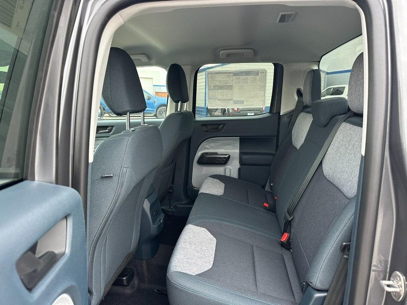 Ford Maverick Vehicle Full-screen Gallery Image 4