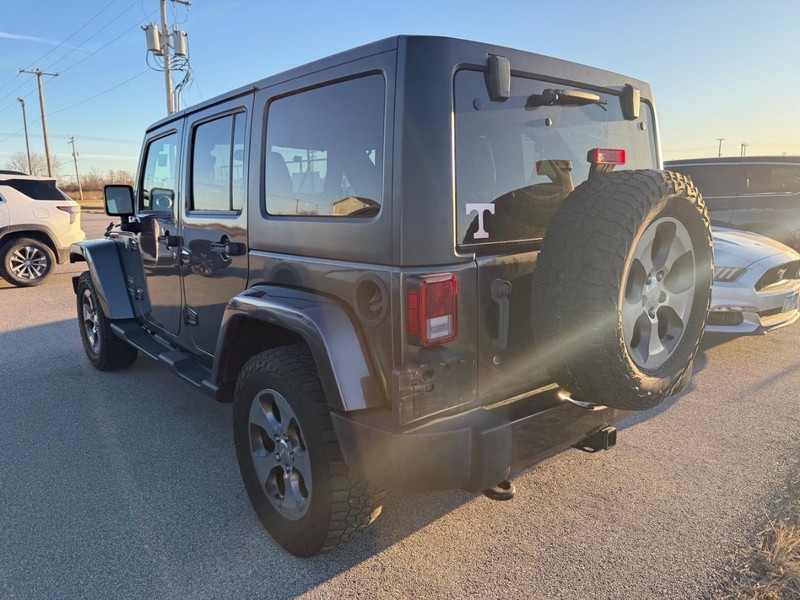 Jeep Wrangler Unlimited Vehicle Full-screen Gallery Image 3