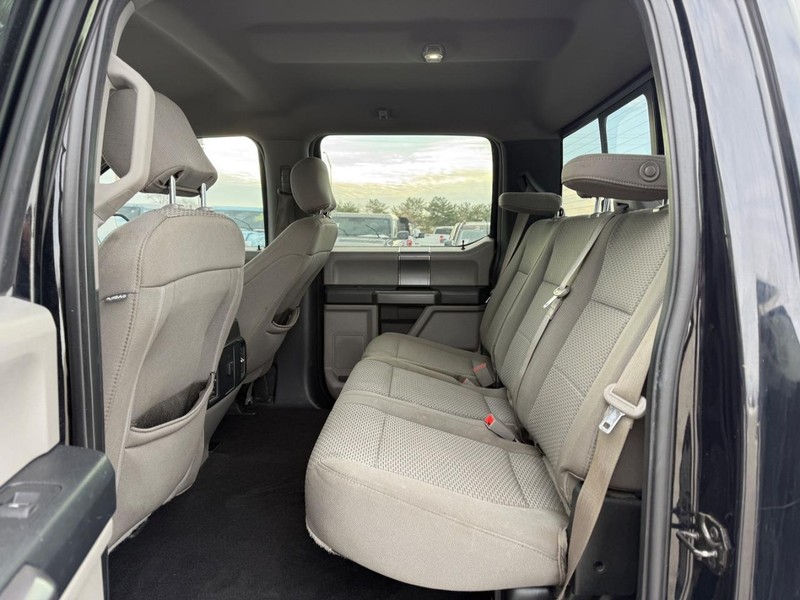 Ford F-150 Vehicle Full-screen Gallery Image 9