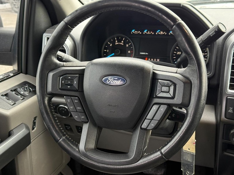 Ford F-150 Vehicle Full-screen Gallery Image 11