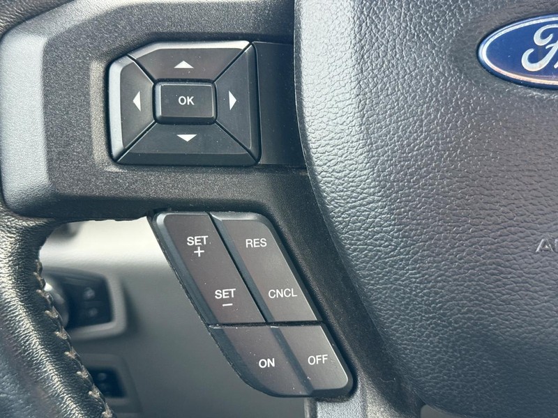 Ford F-150 Vehicle Full-screen Gallery Image 12