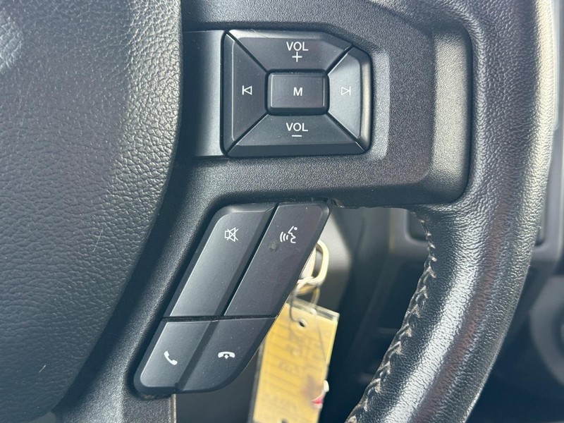 Ford F-150 Vehicle Full-screen Gallery Image 13