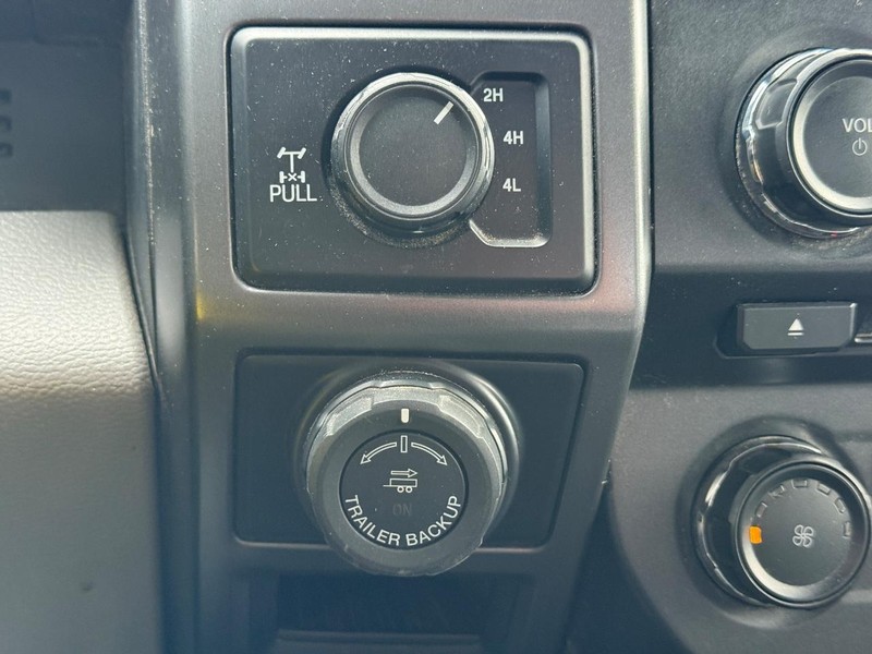 Ford F-150 Vehicle Full-screen Gallery Image 14