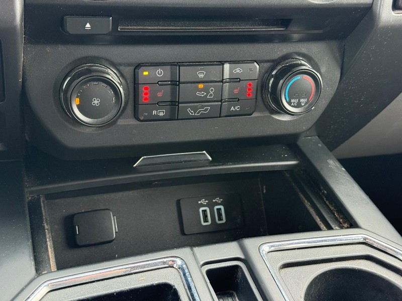 Ford F-150 Vehicle Full-screen Gallery Image 16