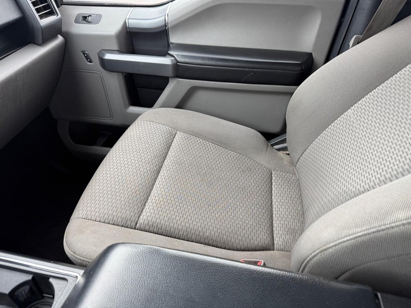 Ford F-150 Vehicle Full-screen Gallery Image 17