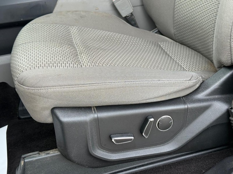 Ford F-150 Vehicle Full-screen Gallery Image 20