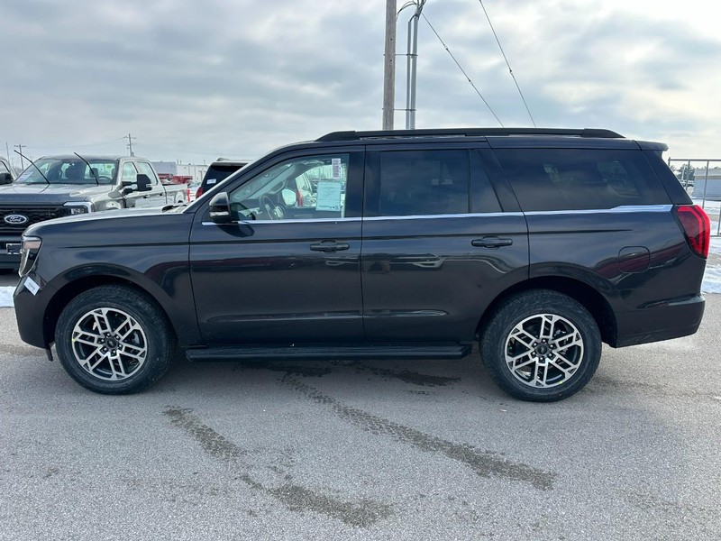 Ford Expedition Vehicle Full-screen Gallery Image 2