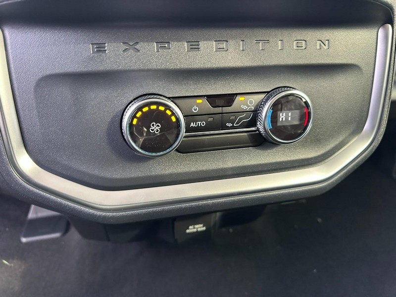 Ford Expedition Vehicle Full-screen Gallery Image 5