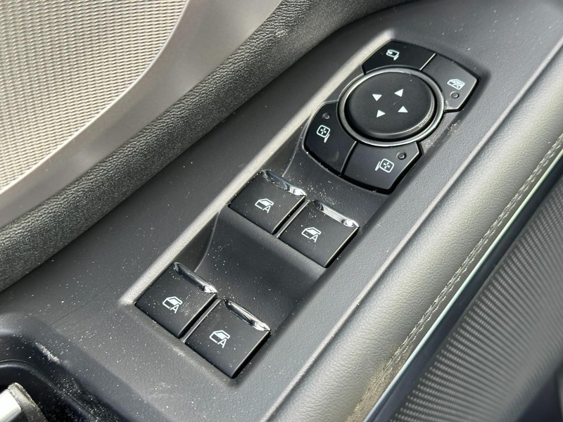 Ford Expedition Vehicle Full-screen Gallery Image 11