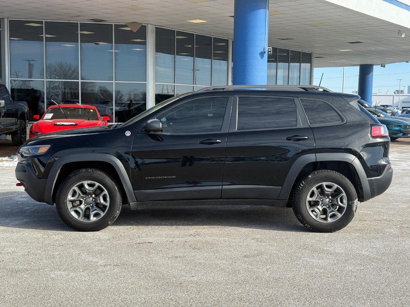 Jeep Cherokee Vehicle Full-screen Gallery Image 2
