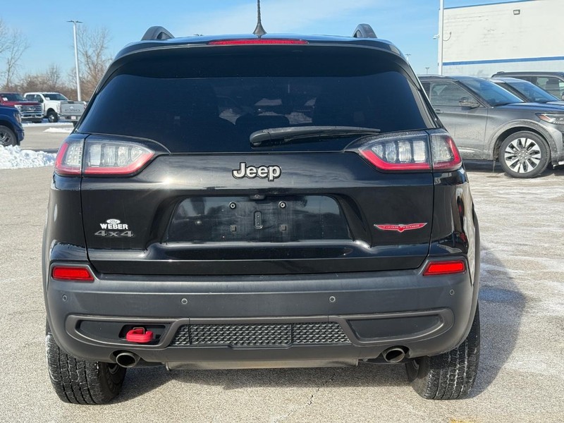 Jeep Cherokee Vehicle Full-screen Gallery Image 4
