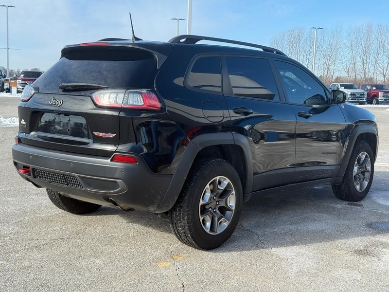 Jeep Cherokee Vehicle Full-screen Gallery Image 5