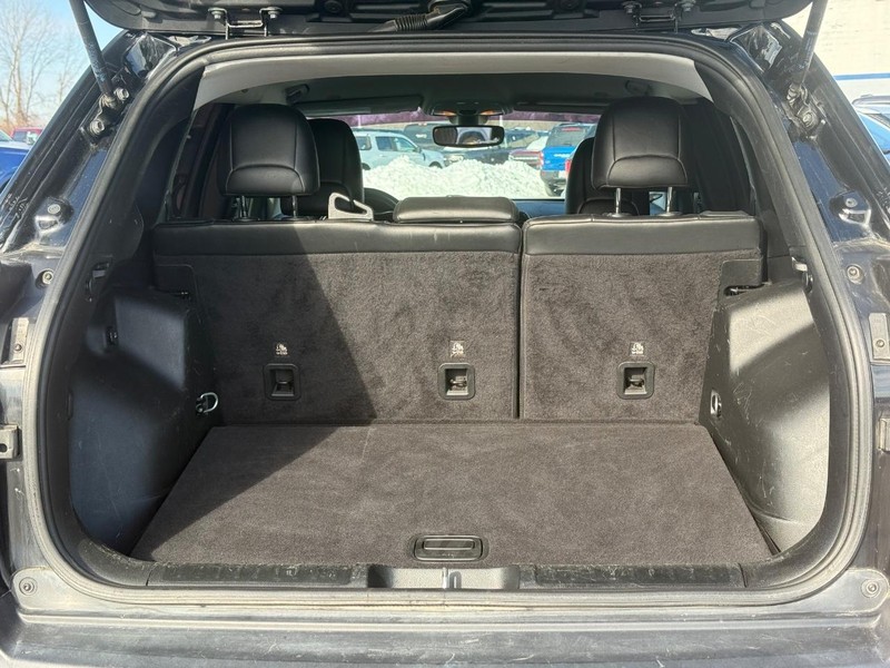 Jeep Cherokee Vehicle Full-screen Gallery Image 6