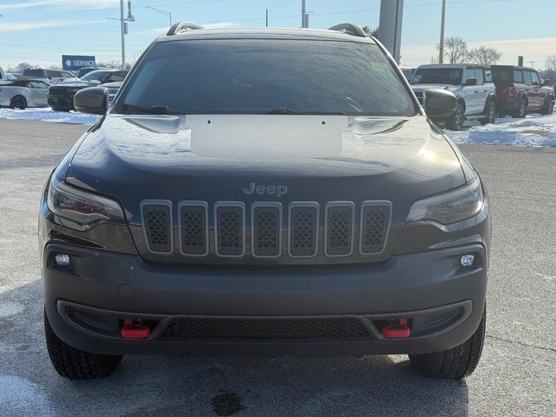 Jeep Cherokee Vehicle Full-screen Gallery Image 9