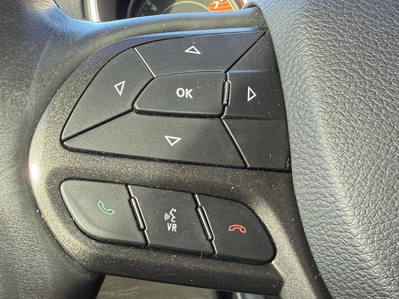 Jeep Cherokee Vehicle Full-screen Gallery Image 13