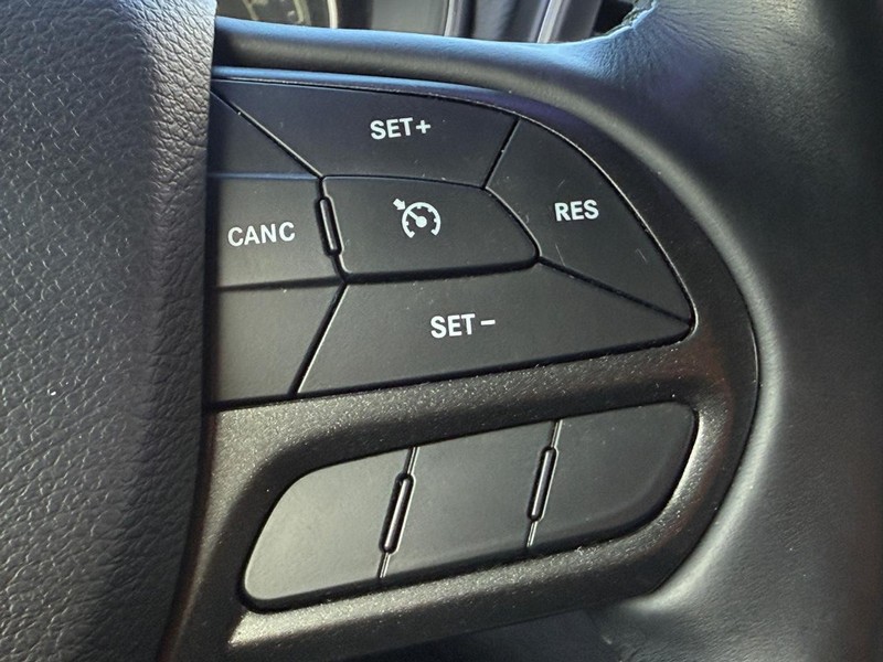 Jeep Cherokee Vehicle Full-screen Gallery Image 14