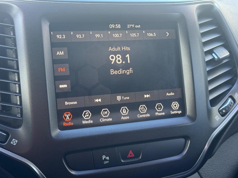 Jeep Cherokee Vehicle Full-screen Gallery Image 15