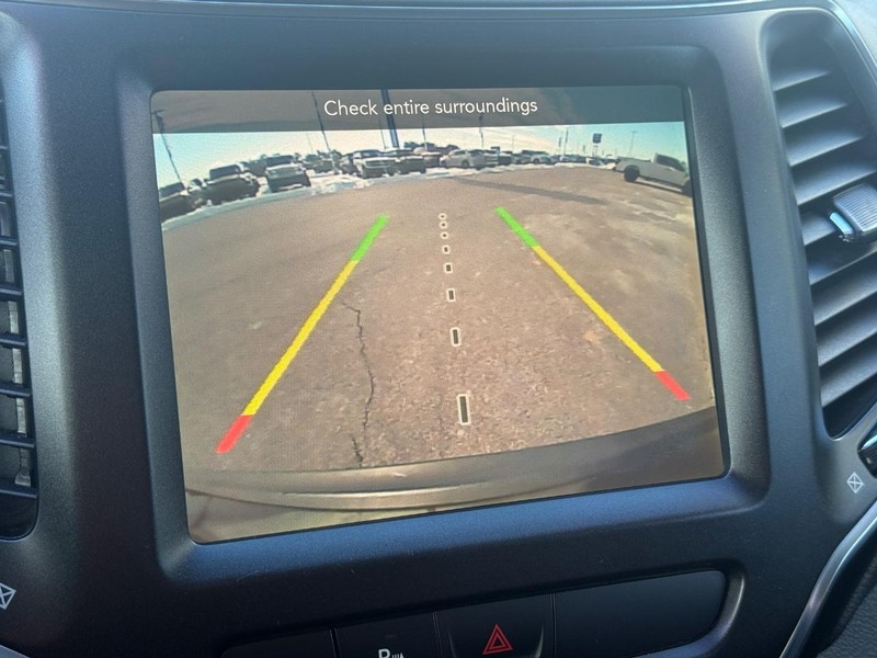 Jeep Cherokee Vehicle Full-screen Gallery Image 16