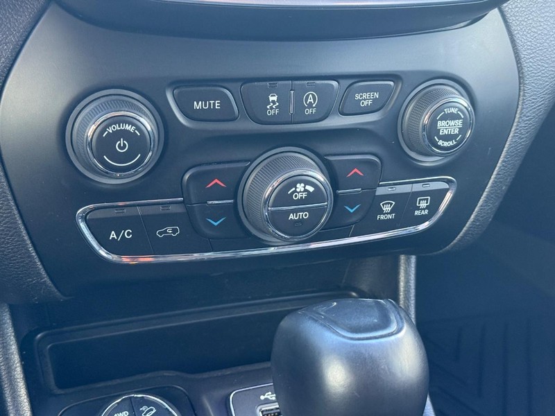 Jeep Cherokee Vehicle Full-screen Gallery Image 18