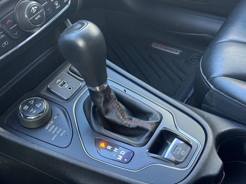 Jeep Cherokee Vehicle Full-screen Gallery Image 19