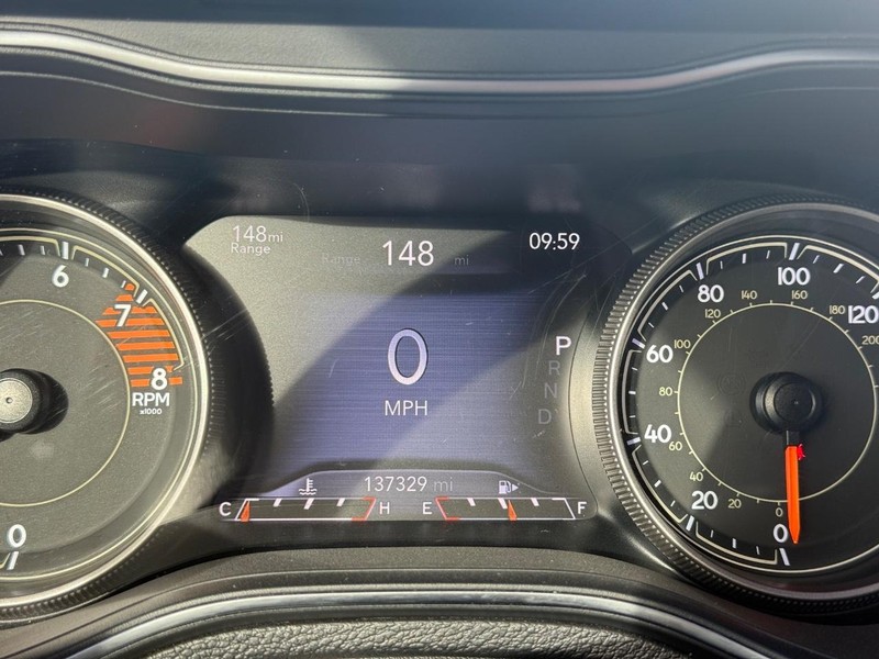 Jeep Cherokee Vehicle Full-screen Gallery Image 21