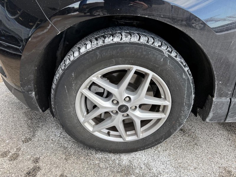 Ford Edge Vehicle Full-screen Gallery Image 2